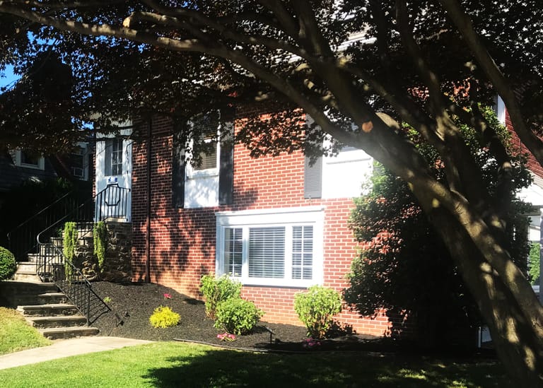 1401 BroMack House Front